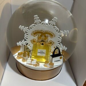 AUTHENTIC CHANEL SNOW GLOBE